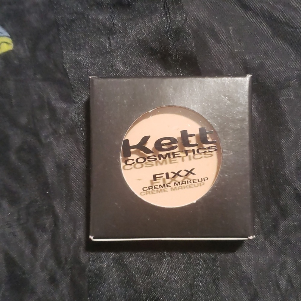 BRAND NEW creme makeup
